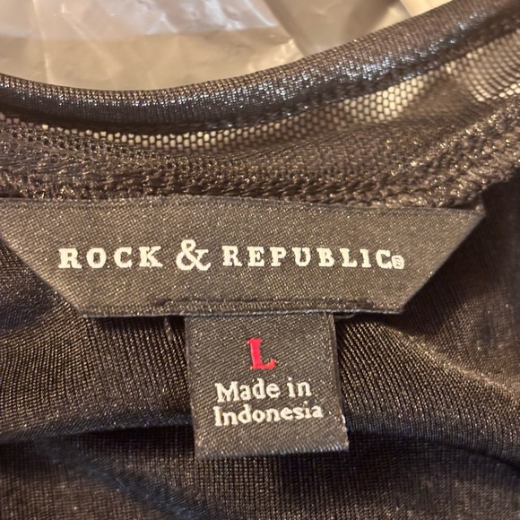 Rock & Republic Shimmering Silver Cold Shoulder Blouse - Picture 5 of 6